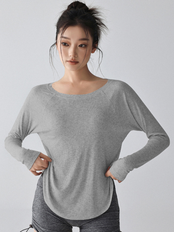 Ženski fitness T‑shirt s dugim rukavom, uska kroj, okrugli ovratnik, jednobojna; 95% viskoze, 5% elastan; regularna duljina 50–65 cm; jesen 2025