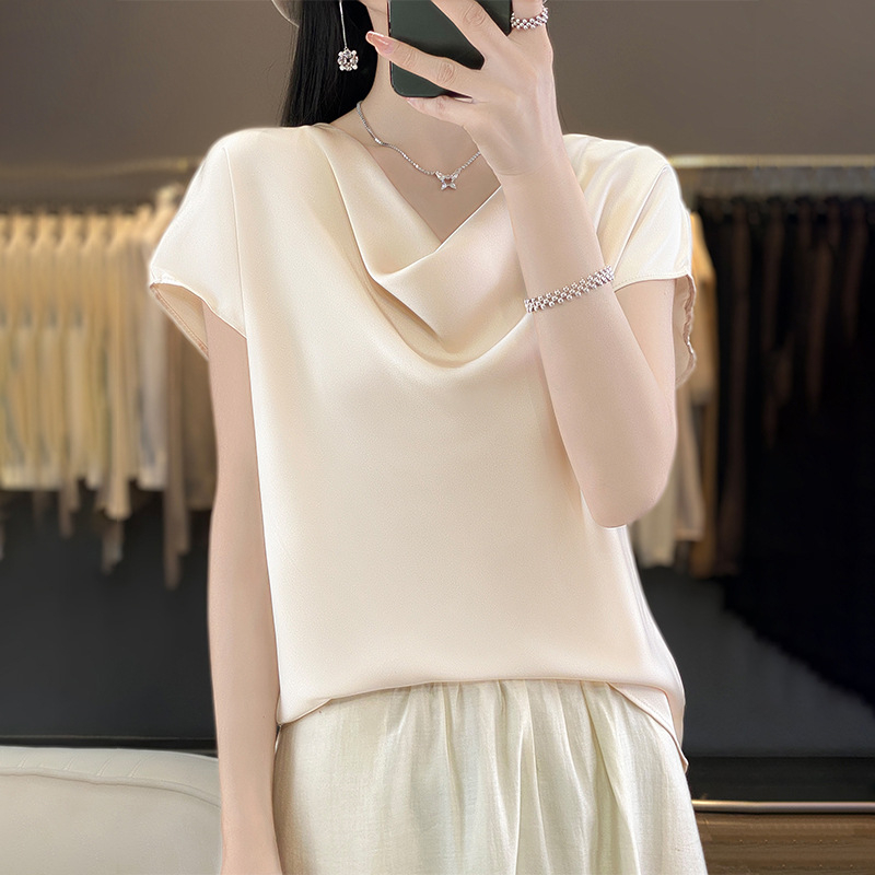 Saténový pletený top s okrúhlym výstrihom, voľný strih, 3/4 rukávy — Jar 2024