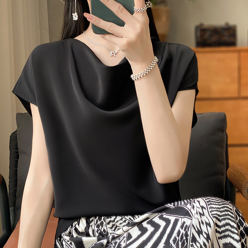 Saténový pletený top s okrúhlym výstrihom, voľný strih, 3/4 rukávy — Jar 2024