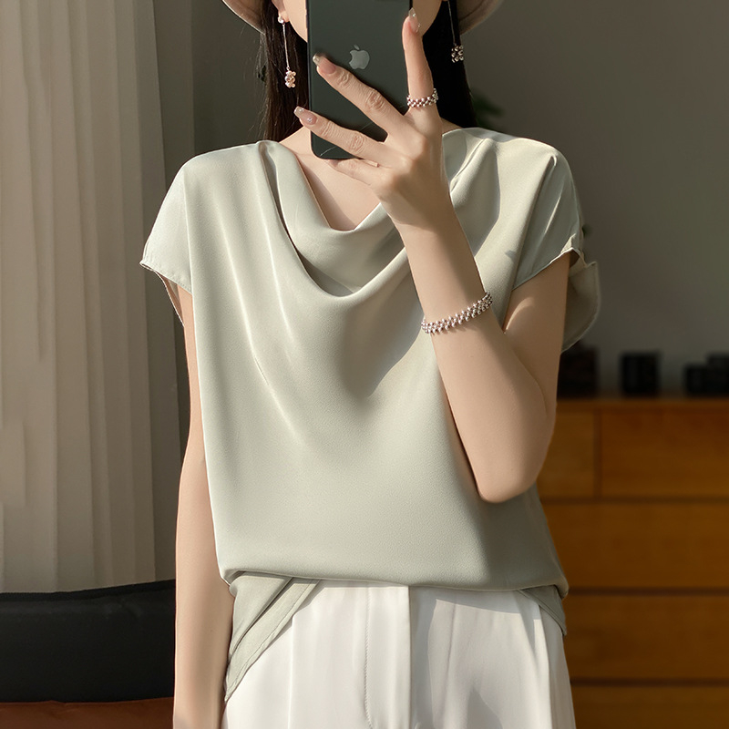 Saténový pletený top s okrúhlym výstrihom, voľný strih, 3/4 rukávy — Jar 2024