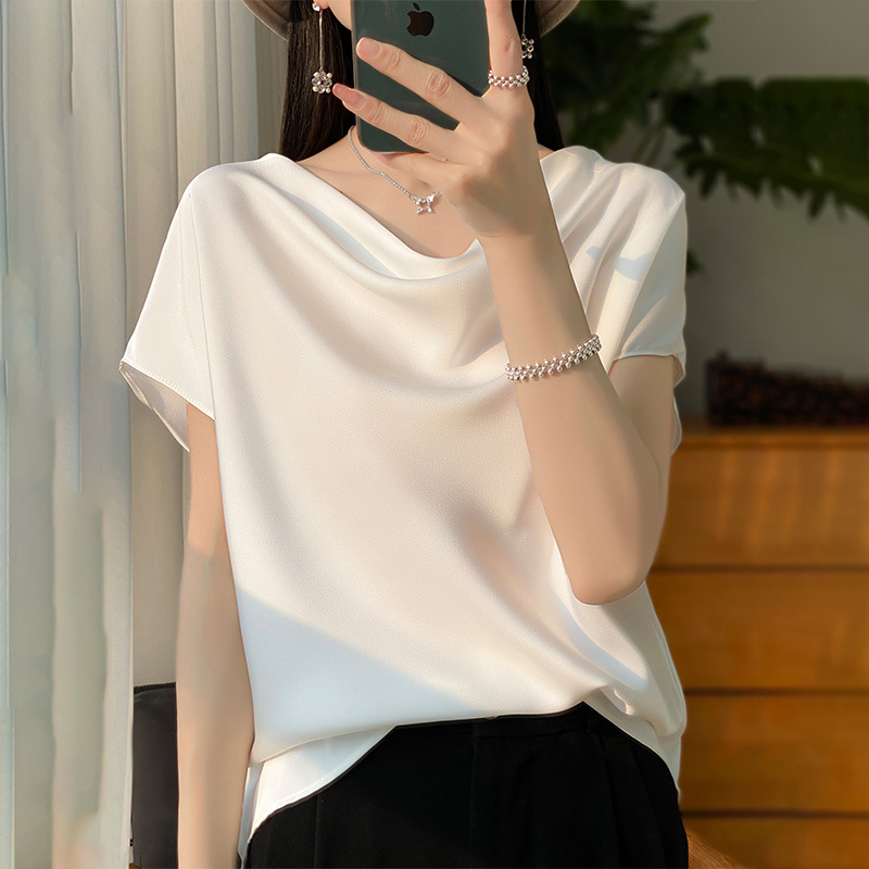 Saténový pletený top s okrúhlym výstrihom, voľný strih, 3/4 rukávy — Jar 2024