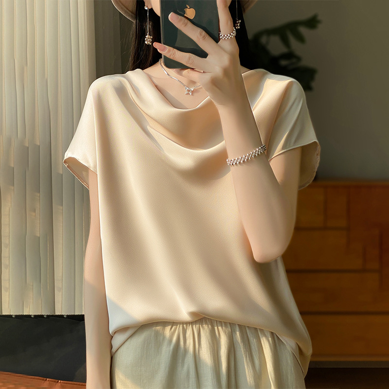 Saténový pletený top s okrúhlym výstrihom, voľný strih, 3/4 rukávy — Jar 2024