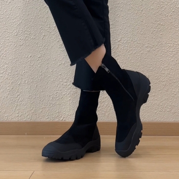 Magasságot növelő rövid csizmák, kerek orr, oldalsó cipzár, vastag talp, csúszásmentes