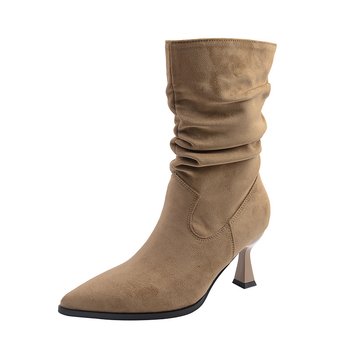 Dámske tenké čižmy s velúrovým horným dielom, špičatý nos, stredná výška podpätku 3–5 cm, stredná výška holene