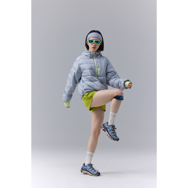 Prešívaná bunda s kapucňou, zipsom a stojačím golierom, farebný blok (Výplň: kačací páper; Obsah páperia: 86–90%; Hmotnosť výplne: 73; Odolnosť voči chladu: -20°C až -5°C; Hlavný materiál: Nylon 100%)