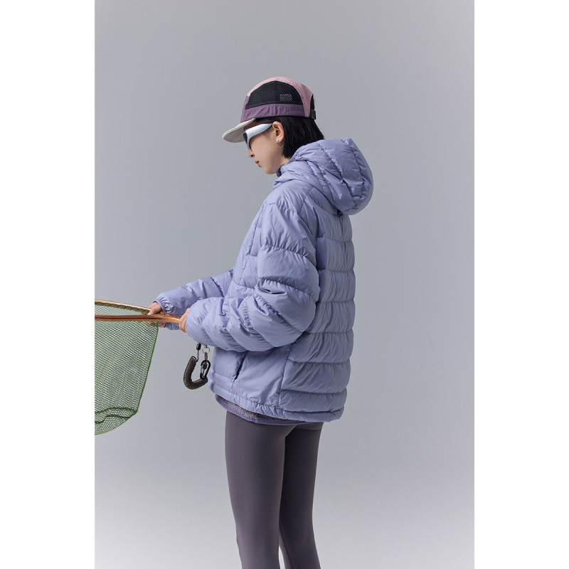 Prešívaná bunda s kapucňou, zipsom a stojačím golierom, farebný blok (Výplň: kačací páper; Obsah páperia: 86–90%; Hmotnosť výplne: 73; Odolnosť voči chladu: -20°C až -5°C; Hlavný materiál: Nylon 100%)