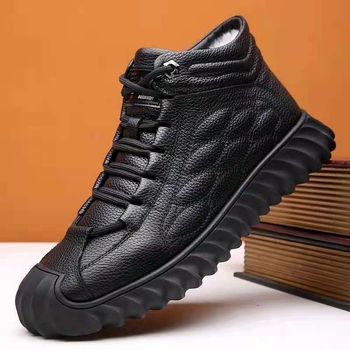 Mužské snehové čižmy: teplá vrchná časť z kože a kožušiny, gumová podrážka, šnurovanie vpredu