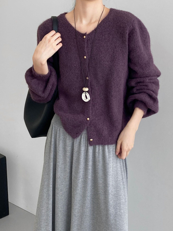 Pulover din lână amestec, guler rotund, mâneci tip lanternă, croială lejeră, unicolor