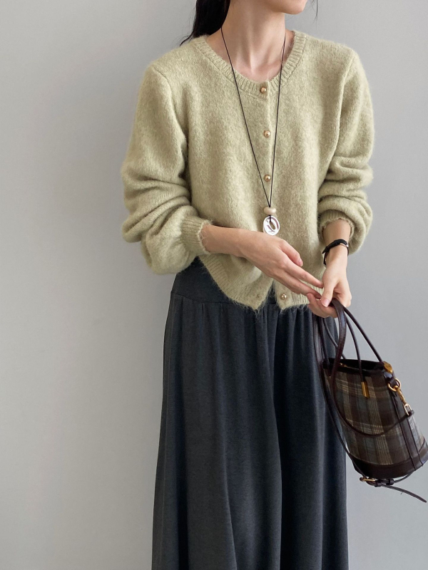 Pulover din lână amestec, guler rotund, mâneci tip lanternă, croială lejeră, unicolor