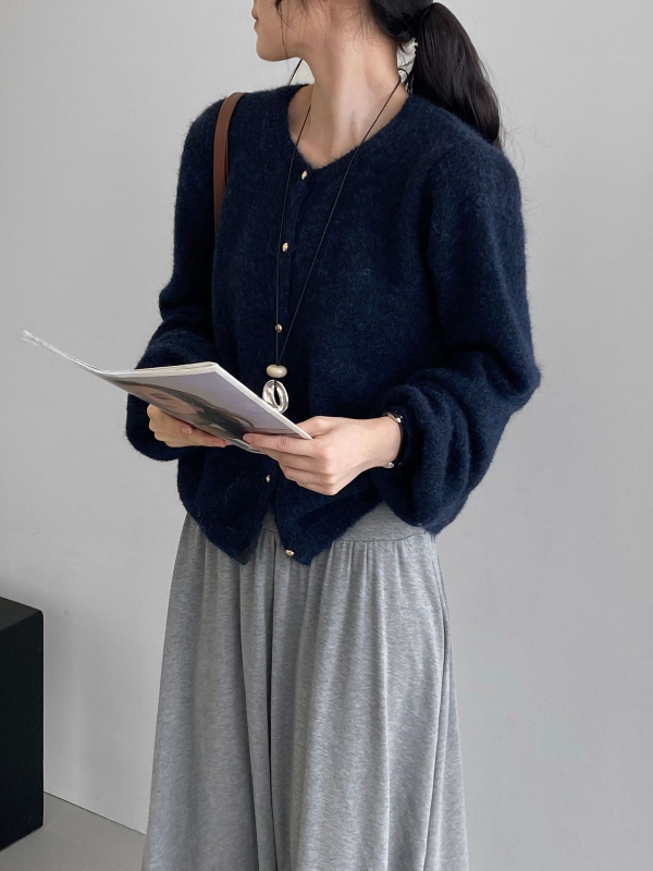 Pulover din lână amestec, guler rotund, mâneci tip lanternă, croială lejeră, unicolor