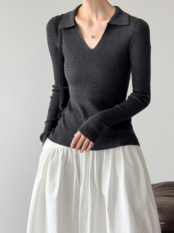 Džemper s V-izrezom, slim fit, dugi rukavi. Model 568