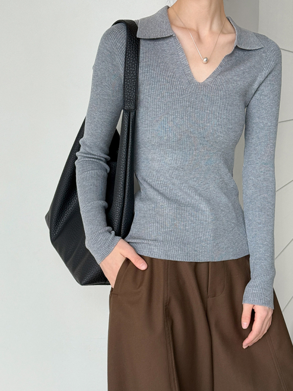 Džemper s V-izrezom, slim fit, dugi rukavi. Model 568
