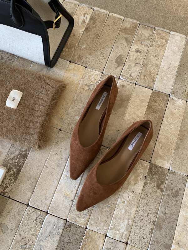 Női Mary Jane cipő, hegyes orr, alacsony ferde sarok, velúr felsőrész, gumírozott talp, slip-on