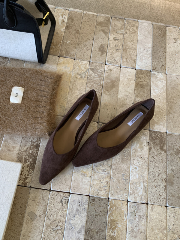 Női Mary Jane cipő, hegyes orr, alacsony ferde sarok, velúr felsőrész, gumírozott talp, slip-on