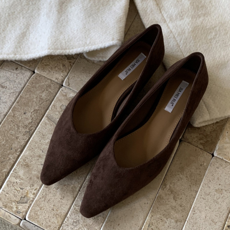 Női Mary Jane cipő, hegyes orr, alacsony ferde sarok, velúr felsőrész, gumírozott talp, slip-on