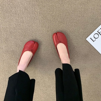 Koreai stílusú női slip‑on cipő, kerek orrú, PU műanyag felsőrész, marhaín talp, lapos sarok