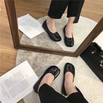 Koreai stílusú női slip‑on cipő, kerek orrú, PU műanyag felsőrész, marhaín talp, lapos sarok
