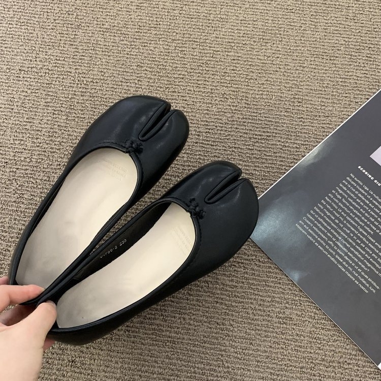 Koreai stílusú női slip‑on cipő, kerek orrú, PU műanyag felsőrész, marhaín talp, lapos sarok