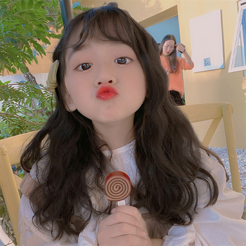 Detská parochňa s dlhými kučerami a Qi ofina, úplné prekrytie hlavy, vlasy z drôtu vysokej teploty, mechanizmus konštrukcie, model 908