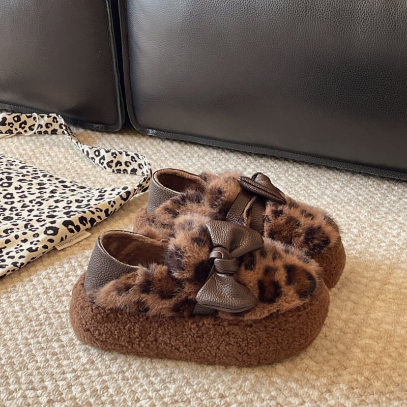 Γυναικείες παντόφλες-λοφέρ με γούνα, παχιά σόλα — βελούρ επάνω μέρος, εσωτερική επένδυση από τεχνητή γούνα, ύψος τακουνιού 3–5 cm, χαμηλός σχεδιασμός