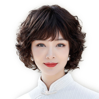 Parochňa z pravých ľudských vlasov, úplné prekrytie hlavy, krátke kučeravé vlasy, pre ženy stredného a staršieho veku, farbenie možné.