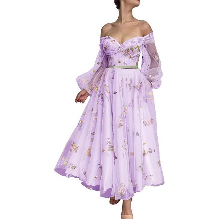 Рокля за бала с открита презрамка и дантелена бродерия, ръкави стил принцеса, висока талия, мини дължина