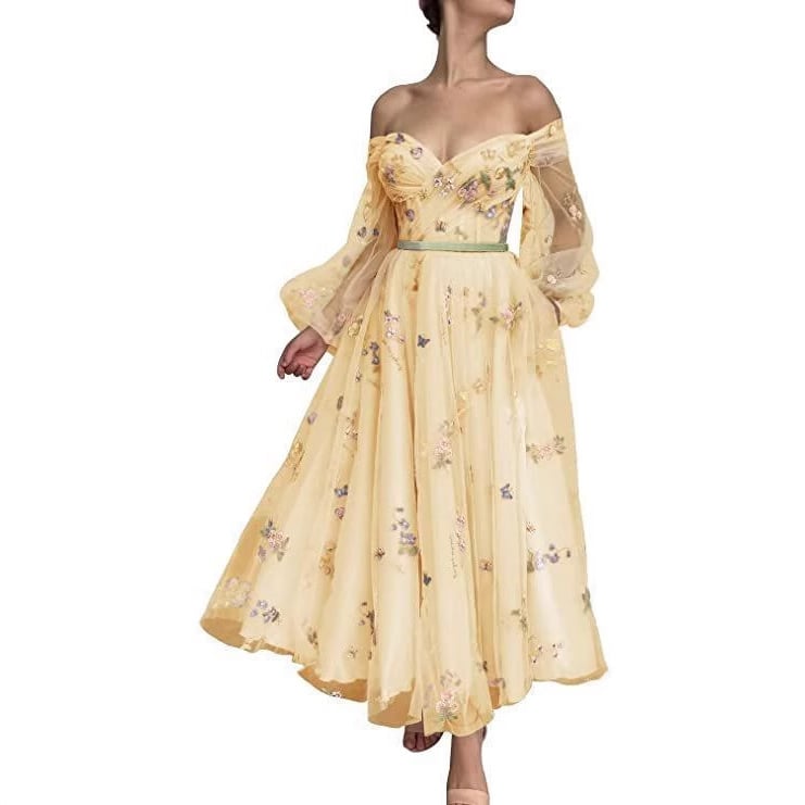 Spoločenské šaty s výstrihom na jedno rameno a vyšívanou čipkou, rukávy typu princezná, vysoký pás, mini dĺžka