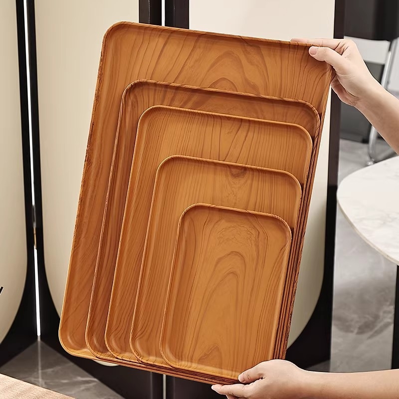 Pravouhlá plastová tácka na čaj s imitáciou dreva vo farbe orecha, vhodná do hotelov a domova, priestor na šálky a kanvičku, séria Pallet, vintage štýl