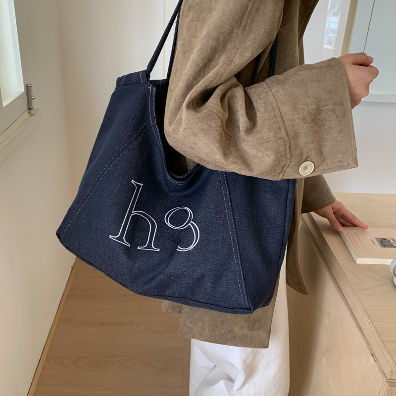 Ženska Tote torba od denima – street trend stil, vodoravni kvadratni oblik, magnetska kopča, podstava od poliestera