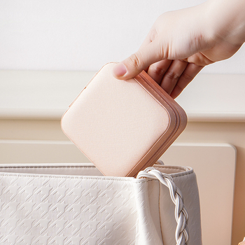 Кожена кутия за бижута Casegrace sp01307 — твърд корпус, кожен материал, едноцветен дизайн, възможност за персонализация