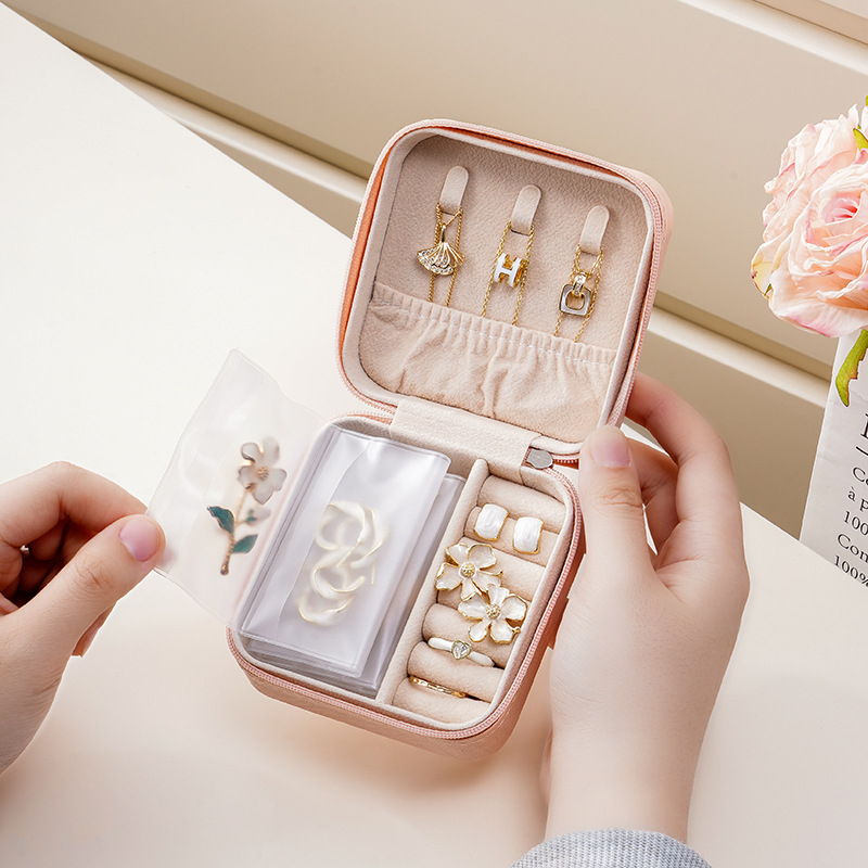 Кожена кутия за бижута Casegrace sp01307 — твърд корпус, кожен материал, едноцветен дизайн, възможност за персонализация