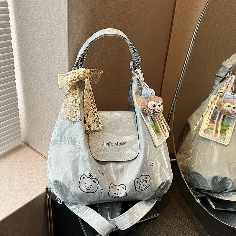 Дамска Tote чанта, PU материал, градски минималистичен стил, овална форма, с цип, полиестерна подплата.