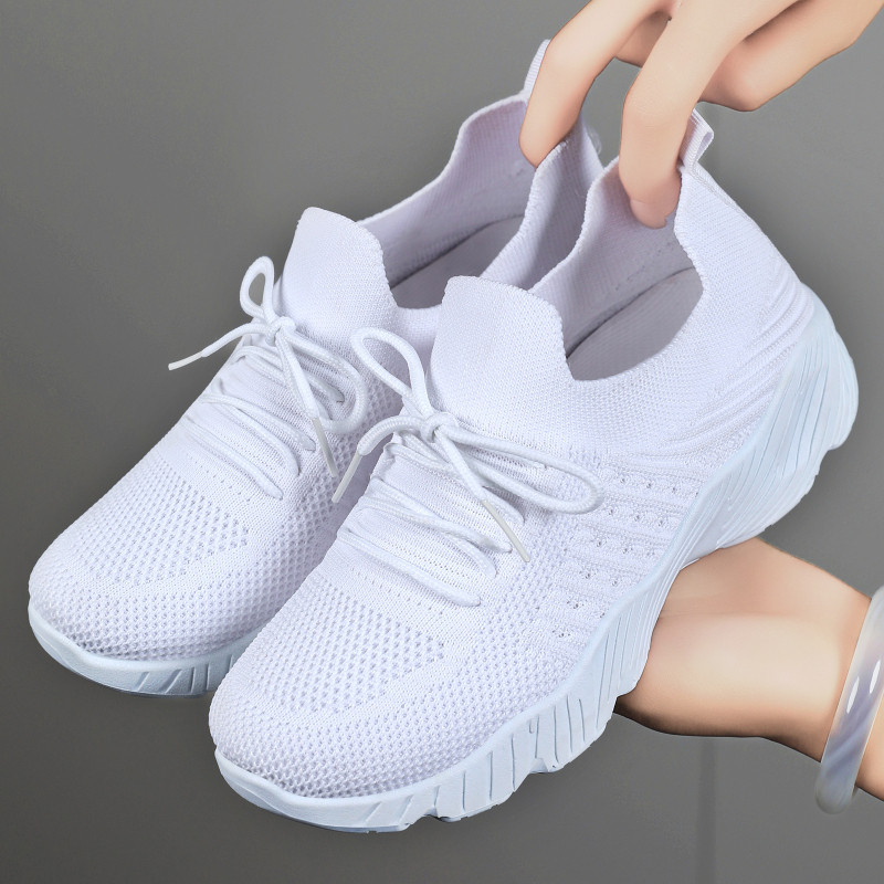 Ženske tenisice za sport s mrežastim gornjim dijelom, prednje vezanje, zaobljeni vrh, PVC đon, srednja visina pete 3-5 cm