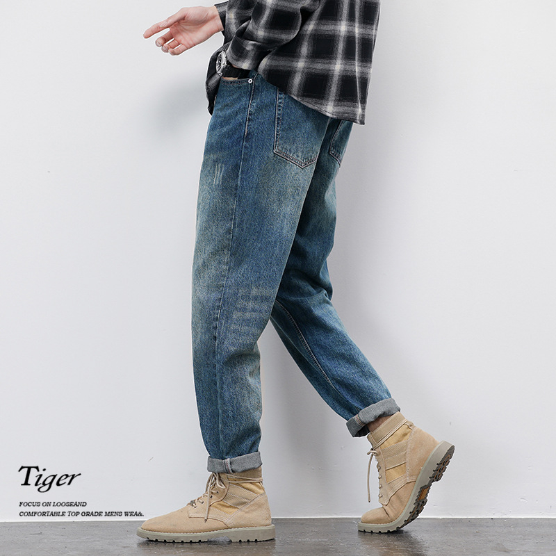 Muške traperice, slobodnija kroj, srednji pojas, zip, pamuk denim
