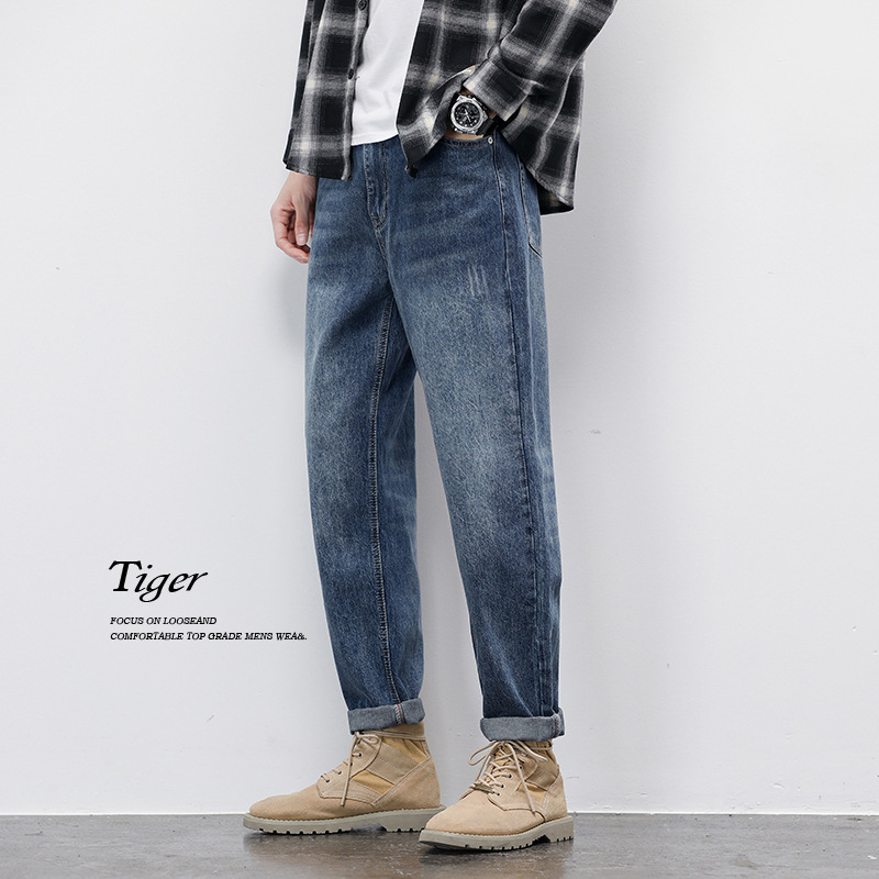 Muške traperice, slobodnija kroj, srednji pojas, zip, pamuk denim