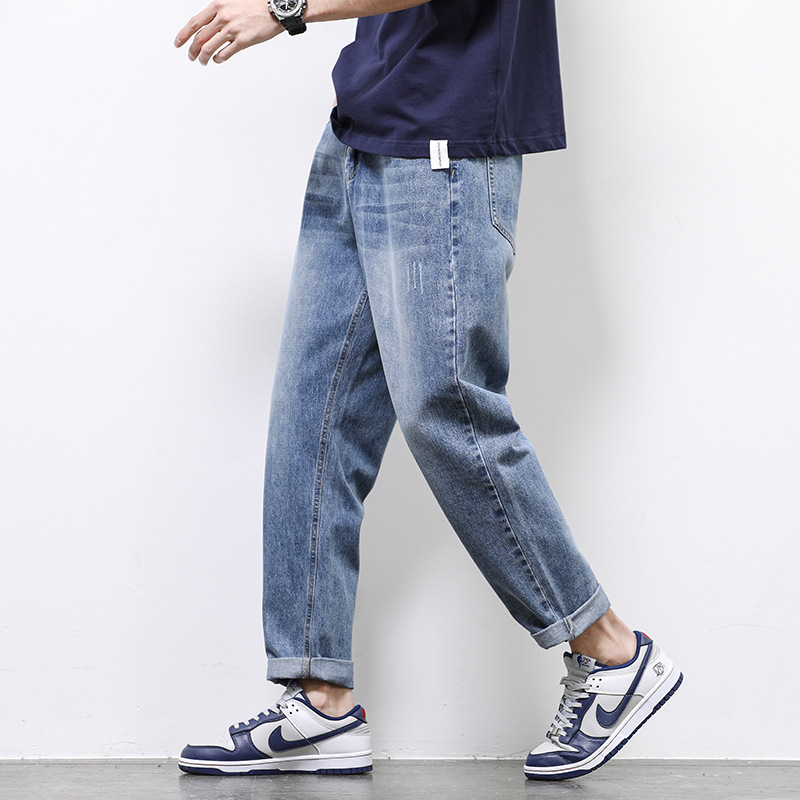 Muške traperice, slobodnija kroj, srednji pojas, zip, pamuk denim