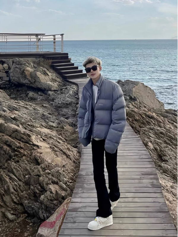 Muške traperice s izblijedjelim efektom, retro stil, mikro-flare kroj, srednji pojas, zatvarač, duljina do poda, 30% poliester