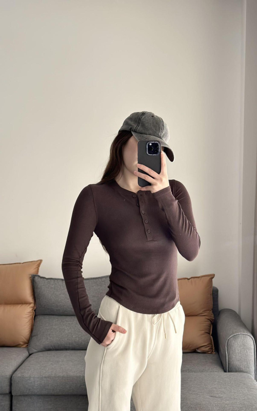 Ženski Henley s dugim rukavima, uski kroj, pamuk mešavina (poluotvoren ovratnik, duljina 50–65 cm)
