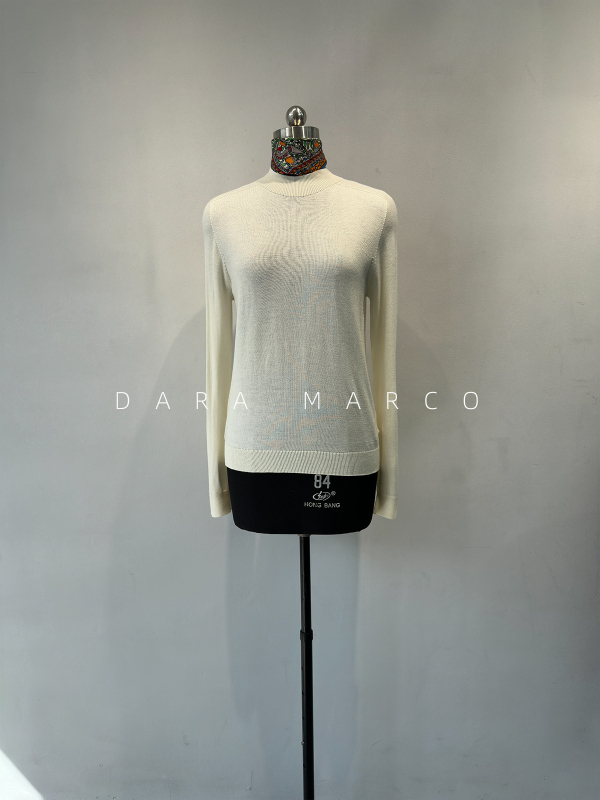 Dámsky bezšvový sveter s kruhovým výstrihom a Raglan rukávmi — kašmírová zmes s akrylom, stredná hrúbka, hodvábny lesk pleteniny, Jeseň 2025