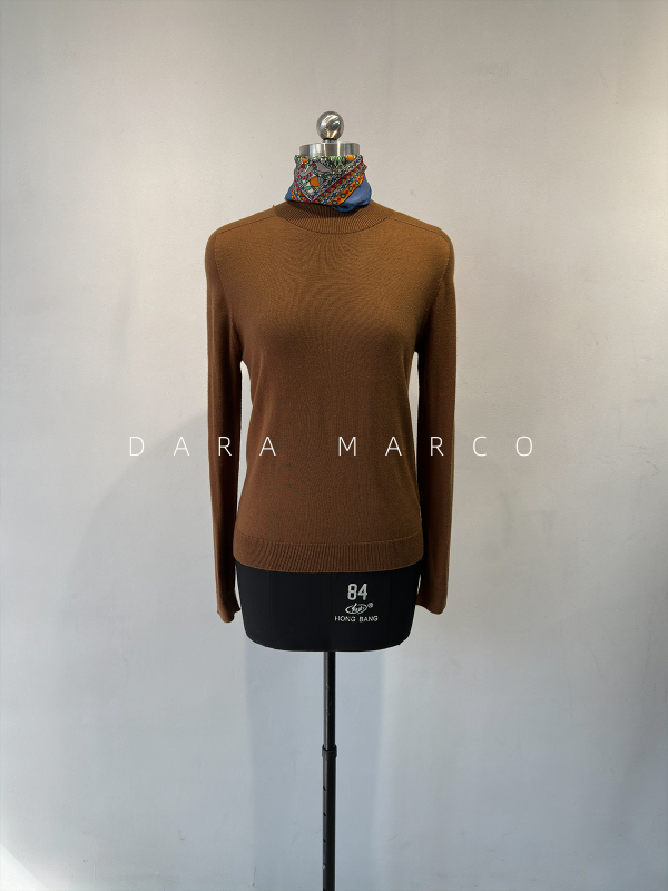 Dámsky bezšvový sveter s kruhovým výstrihom a Raglan rukávmi — kašmírová zmes s akrylom, stredná hrúbka, hodvábny lesk pleteniny, Jeseň 2025