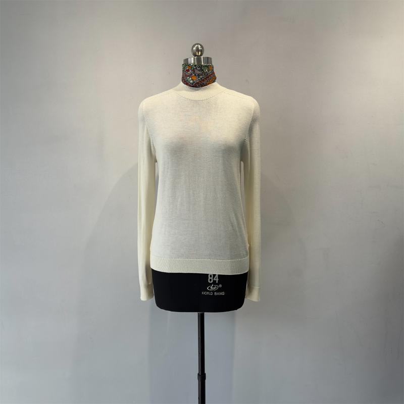 Dámsky bezšvový sveter s kruhovým výstrihom a Raglan rukávmi — kašmírová zmes s akrylom, stredná hrúbka, hodvábny lesk pleteniny, Jeseň 2025