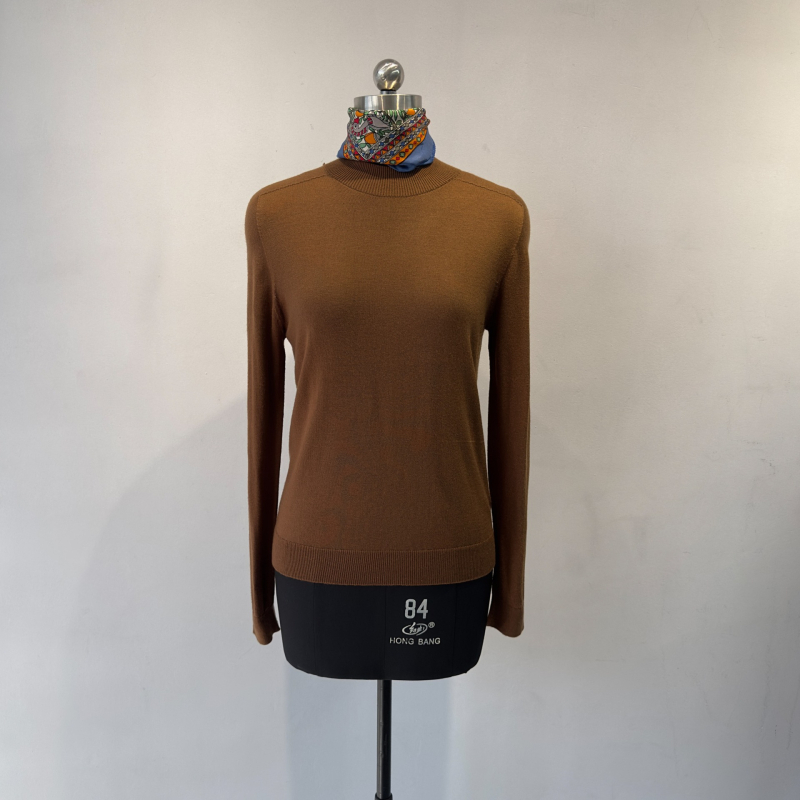 Dámsky bezšvový sveter s kruhovým výstrihom a Raglan rukávmi — kašmírová zmes s akrylom, stredná hrúbka, hodvábny lesk pleteniny, Jeseň 2025