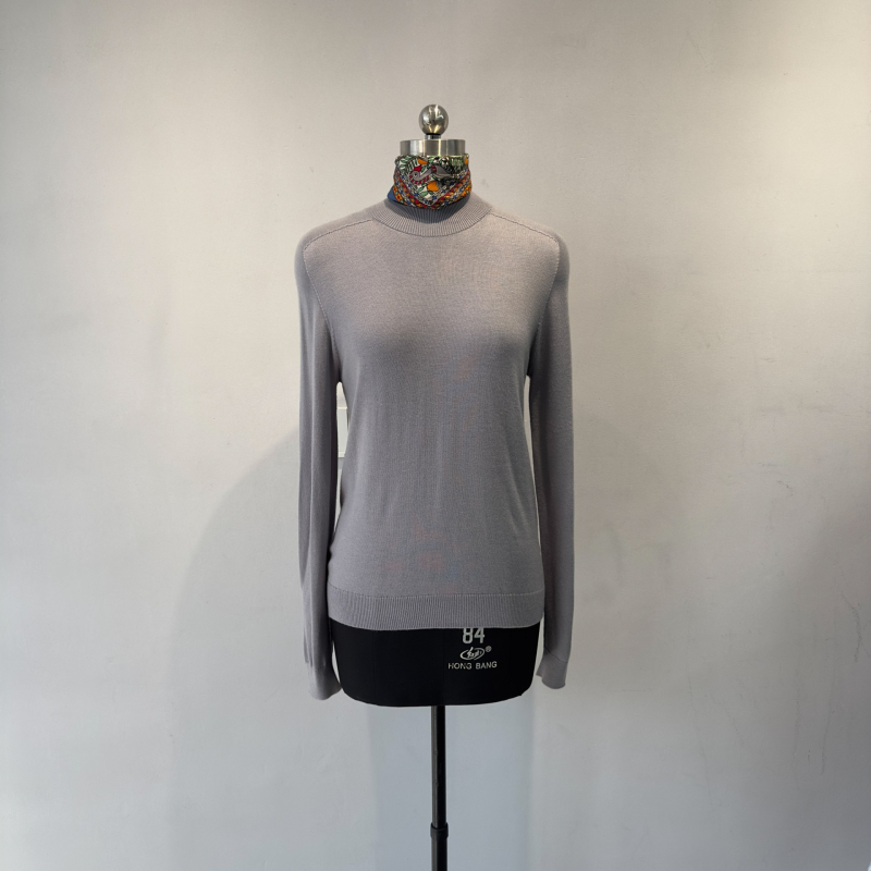 Dámsky bezšvový sveter s kruhovým výstrihom a Raglan rukávmi — kašmírová zmes s akrylom, stredná hrúbka, hodvábny lesk pleteniny, Jeseň 2025