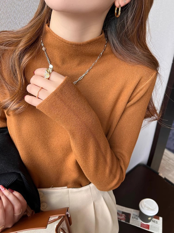 Bluza tricotată pentru femei, cu guler semi-înalt, mâneci lungi, lungime regulată, culoare monocromă, material poliester