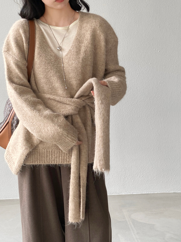 Kaheosaline kudumiskomplekt villaseguga: V-kaelaga pullover, pikad varrukad, lõtv lõige, ühetooniline