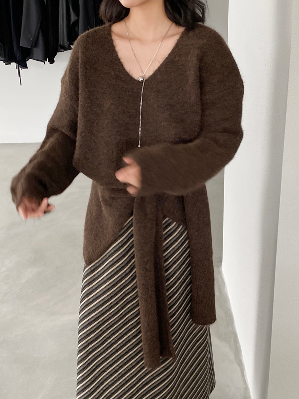 Kaheosaline kudumiskomplekt villaseguga: V-kaelaga pullover, pikad varrukad, lõtv lõige, ühetooniline