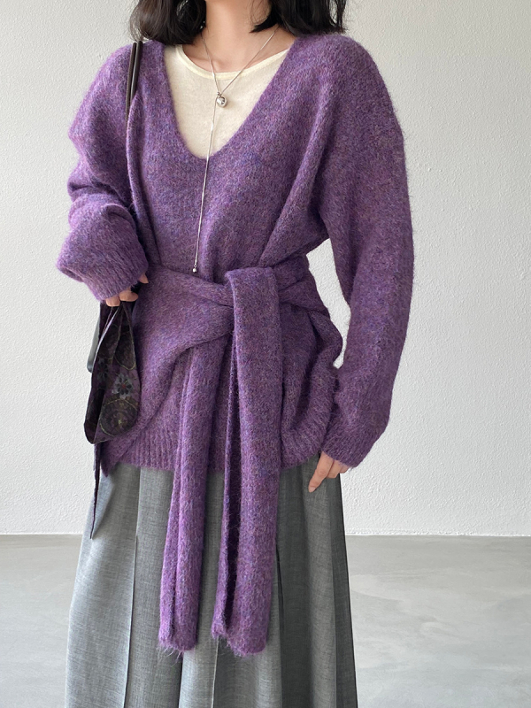 Kaheosaline kudumiskomplekt villaseguga: V-kaelaga pullover, pikad varrukad, lõtv lõige, ühetooniline