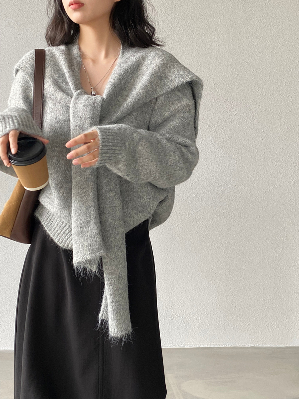 Kaheosaline kudumiskomplekt villaseguga: V-kaelaga pullover, pikad varrukad, lõtv lõige, ühetooniline