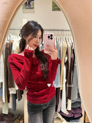 Pletený sveter s odhalenými plecami, kvetinový vzor, dlhé rukávy, viskózové vlákno