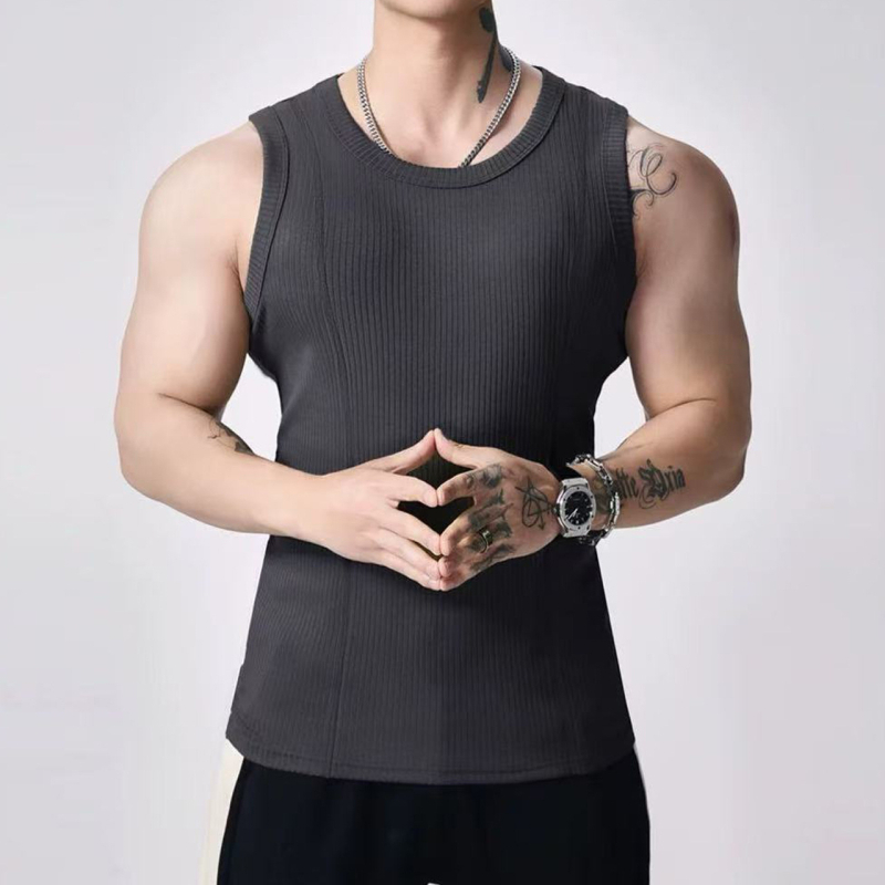 Meeste varrukateta sportvest, kits lõige, ühtlane värv, viskoosi kiud 92% (rayon), paks materjal, ribised servad, sirge äär, suve 2024 väljaanne